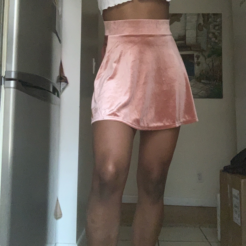 I’m selling a cute skirt